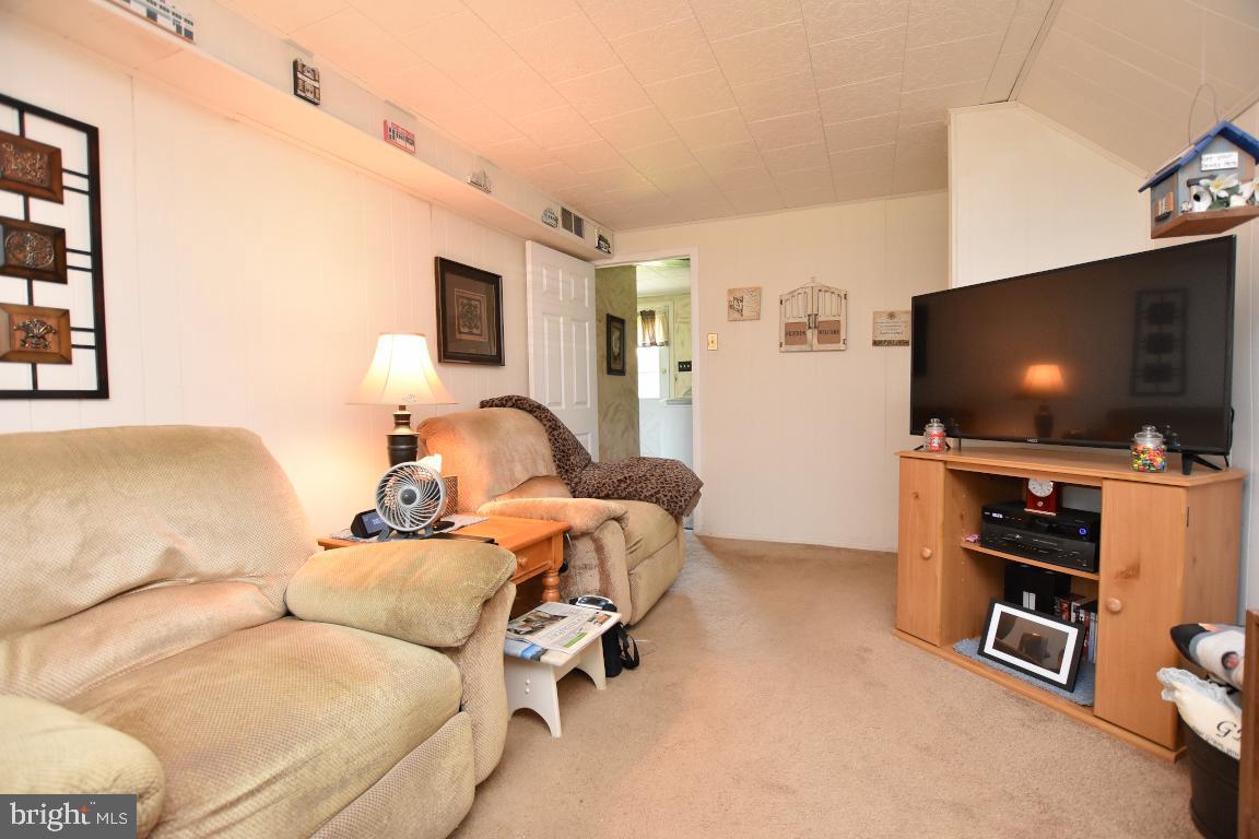 6 Rondon Avenue Berlin, NJ 08009 - Photo 27 of 31 Family Room (1st Level)
