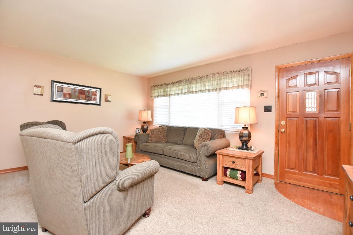 6 Rondon Avenue Berlin, NJ 08009 - Photo 9 of 31 Living Room (2nd Level) Main Entrance