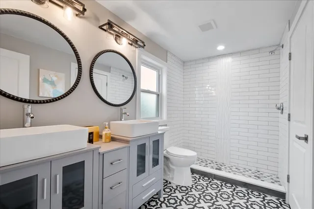 $575,000 | 4855 West School Street, Chicago, IL 60641