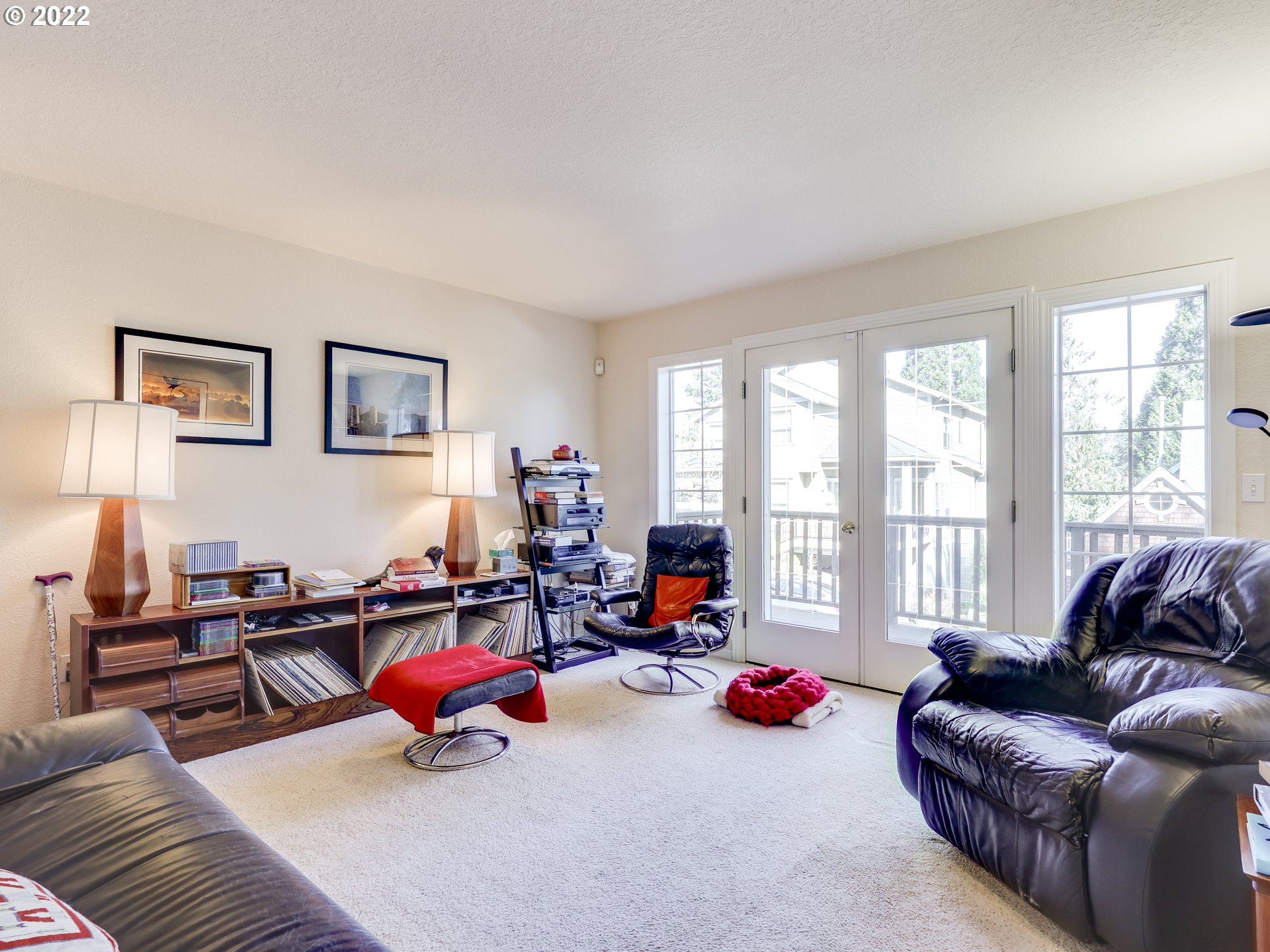 3036 Southwest Collins Court Portland, OR 97219 - Photo 12 of 32 Gallery Image 12