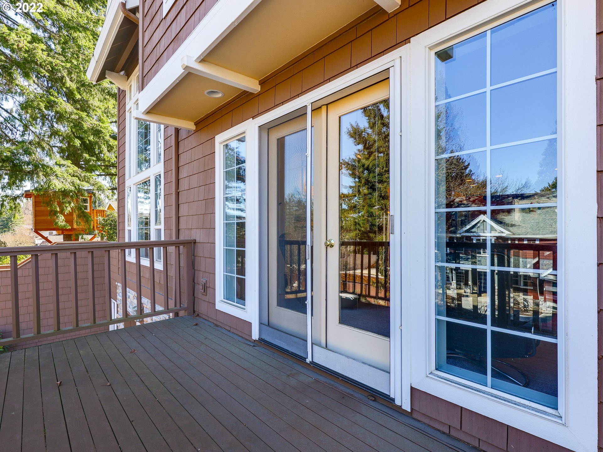 3036 Southwest Collins Court Portland, OR 97219 - Photo 14 of 32 Gallery Image 14