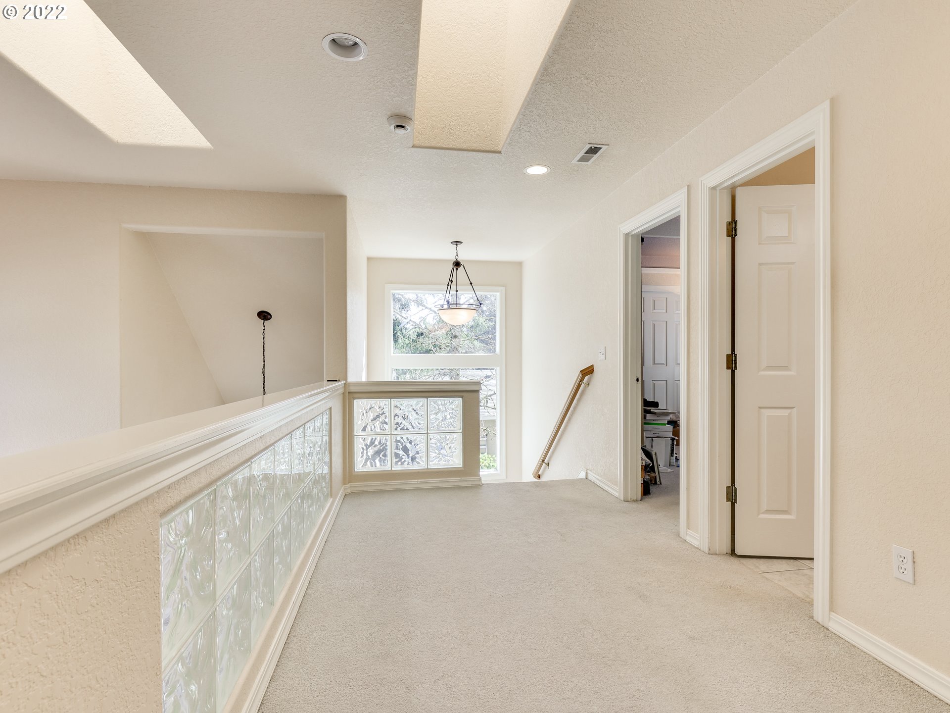 3036 Southwest Collins Court Portland, OR 97219 - Photo 20 of 32 Gallery Image 20