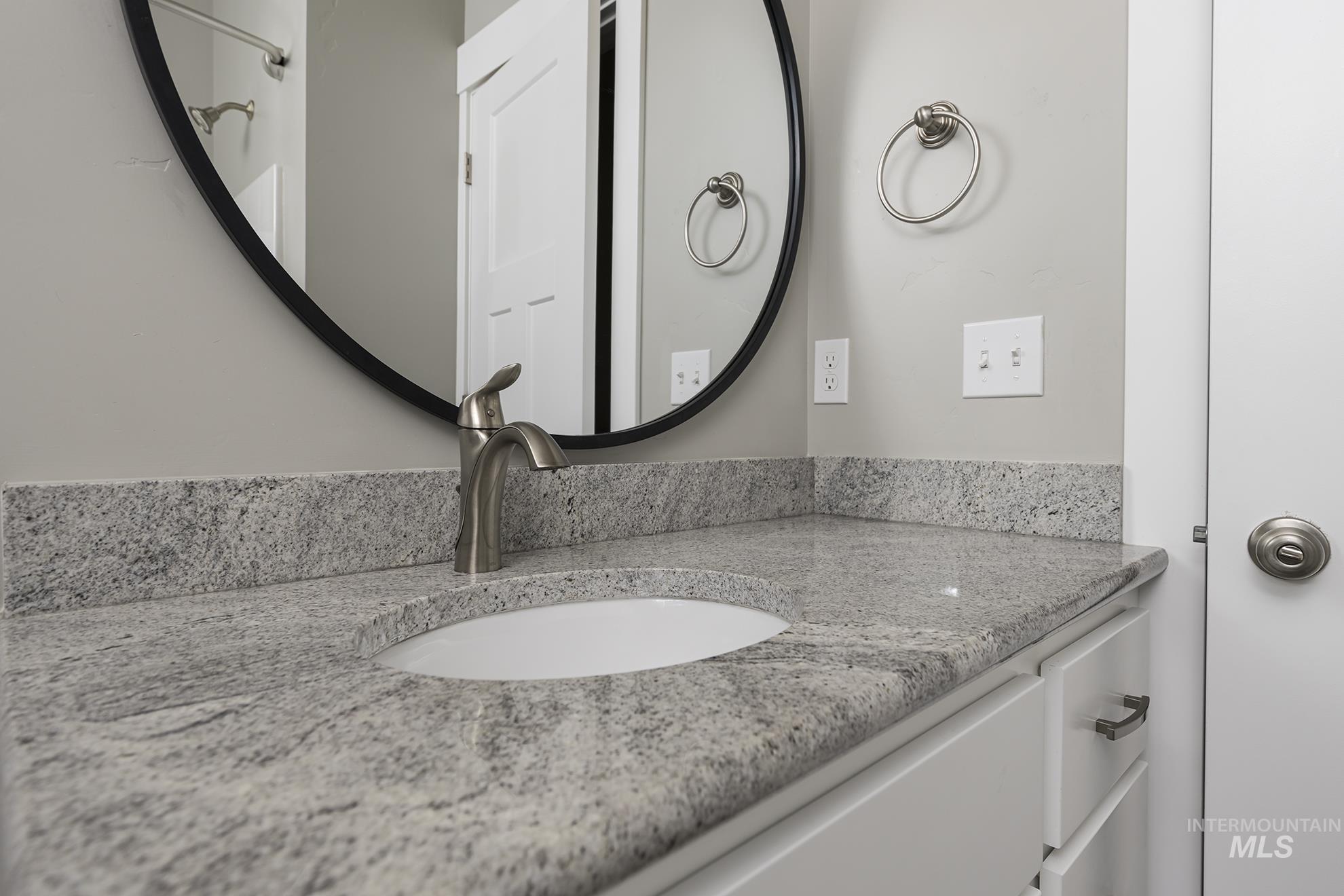 2808 Tamarack Street Fruitland, ID 83619 - Photo 28 of 36 Bathroom with vanity
