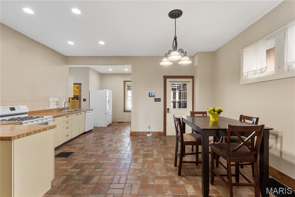 2237 Edison Avenue Granite City, IL 62040 - Photo 13 of 41