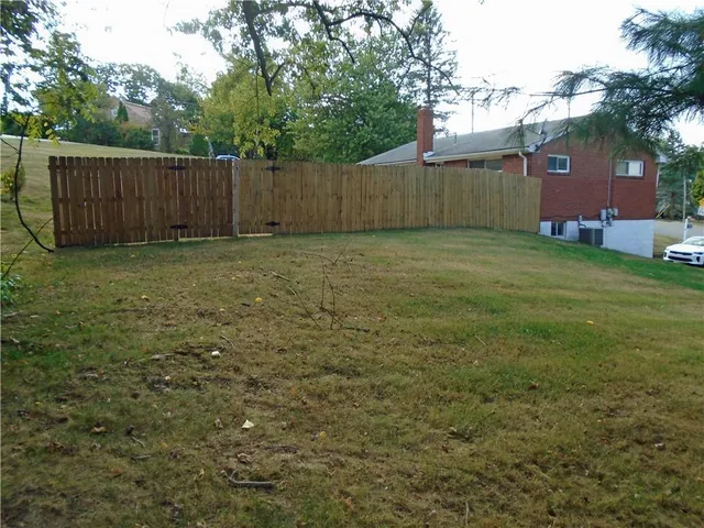 a view of a yard with a tree