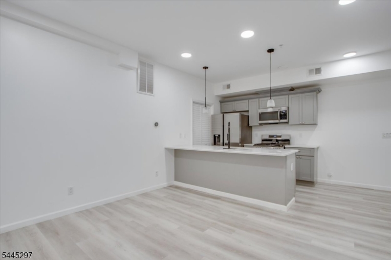 500 South 18th Street, Unit 1 Newark, NJ 07103 - Photo 5 of 21
