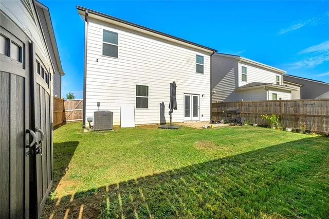 a view of a house with a backyard