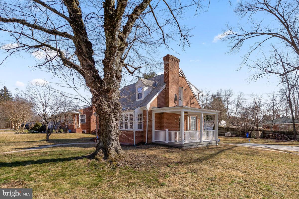 1916 Arcola Avenue Silver Spring, MD 20902 - Photo 4 of 43 Gallery Image 4