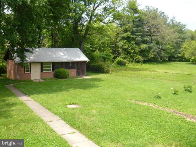 8712 Standish Road Alexandria, VA 22308 - Photo 17 of 21 Exterior (Rear)