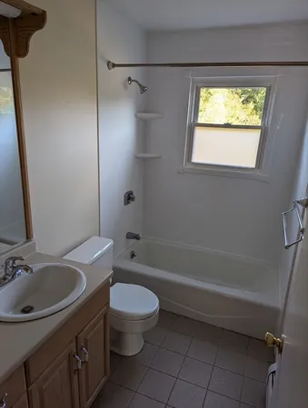 $1,950 | 30 Long Plain Road, Unit B, South Deerfield, MA 01373