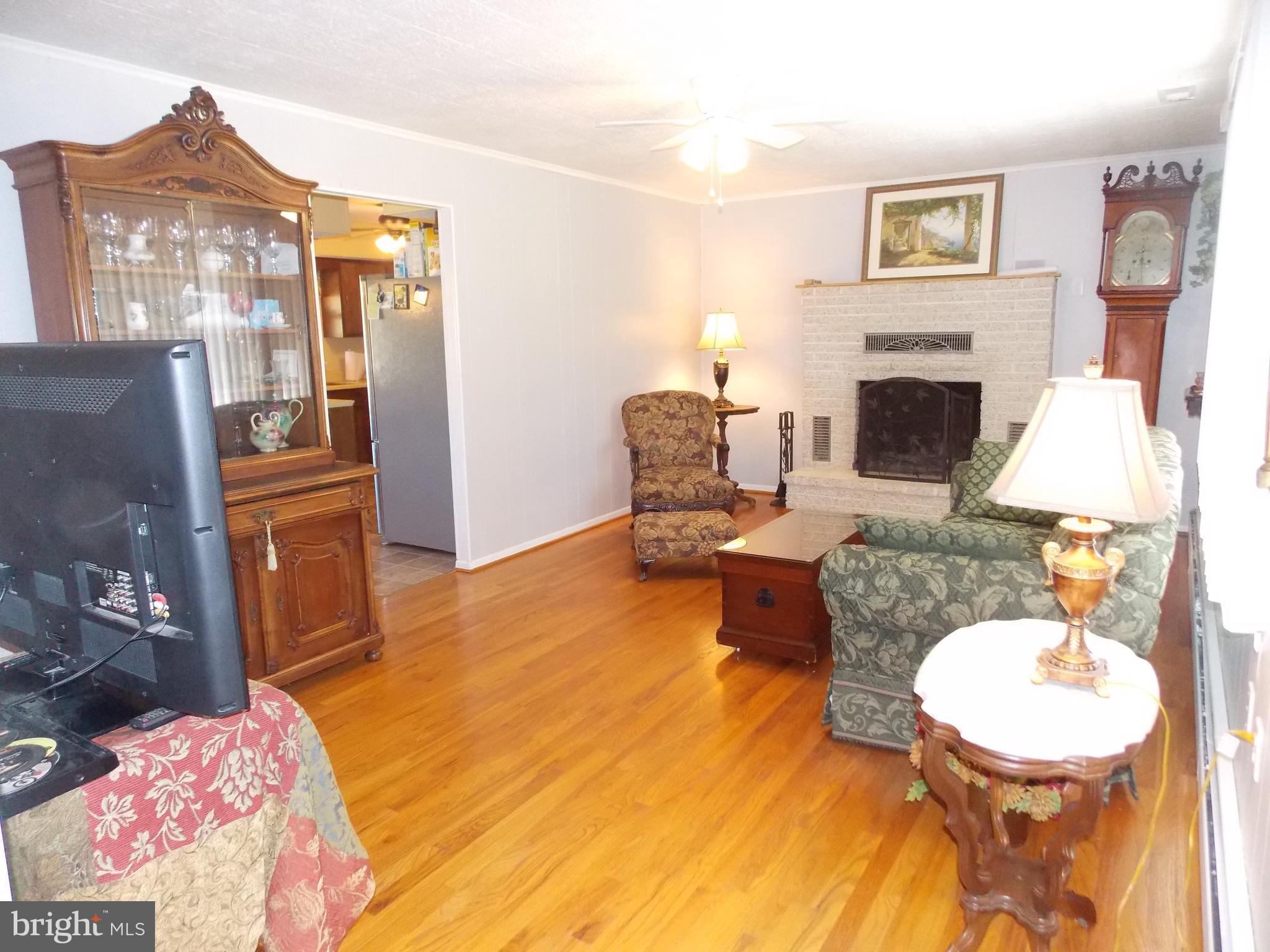 318 Stultz Road Fairfield, PA 17320 - Photo 4 of 29 Living Room