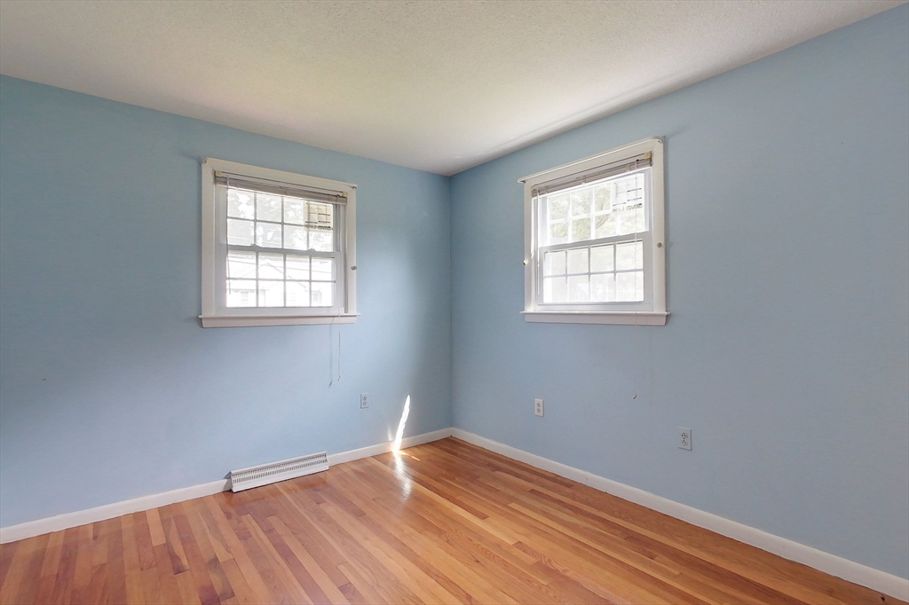 392 Acton Road Chelmsford, MA 01824 - Photo 13 of 27