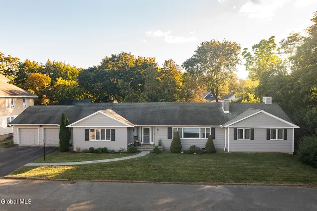 $750,000 | 17 Bayley Boulevard, Hudson, NY 12534