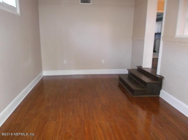 7412 Hernando Road Jacksonville, FL 32217 - Photo 5 of 27 hernando family room 2