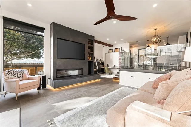 $750,000 | 5118 Marina Pacifica Drive South, Long Beach, CA 90803