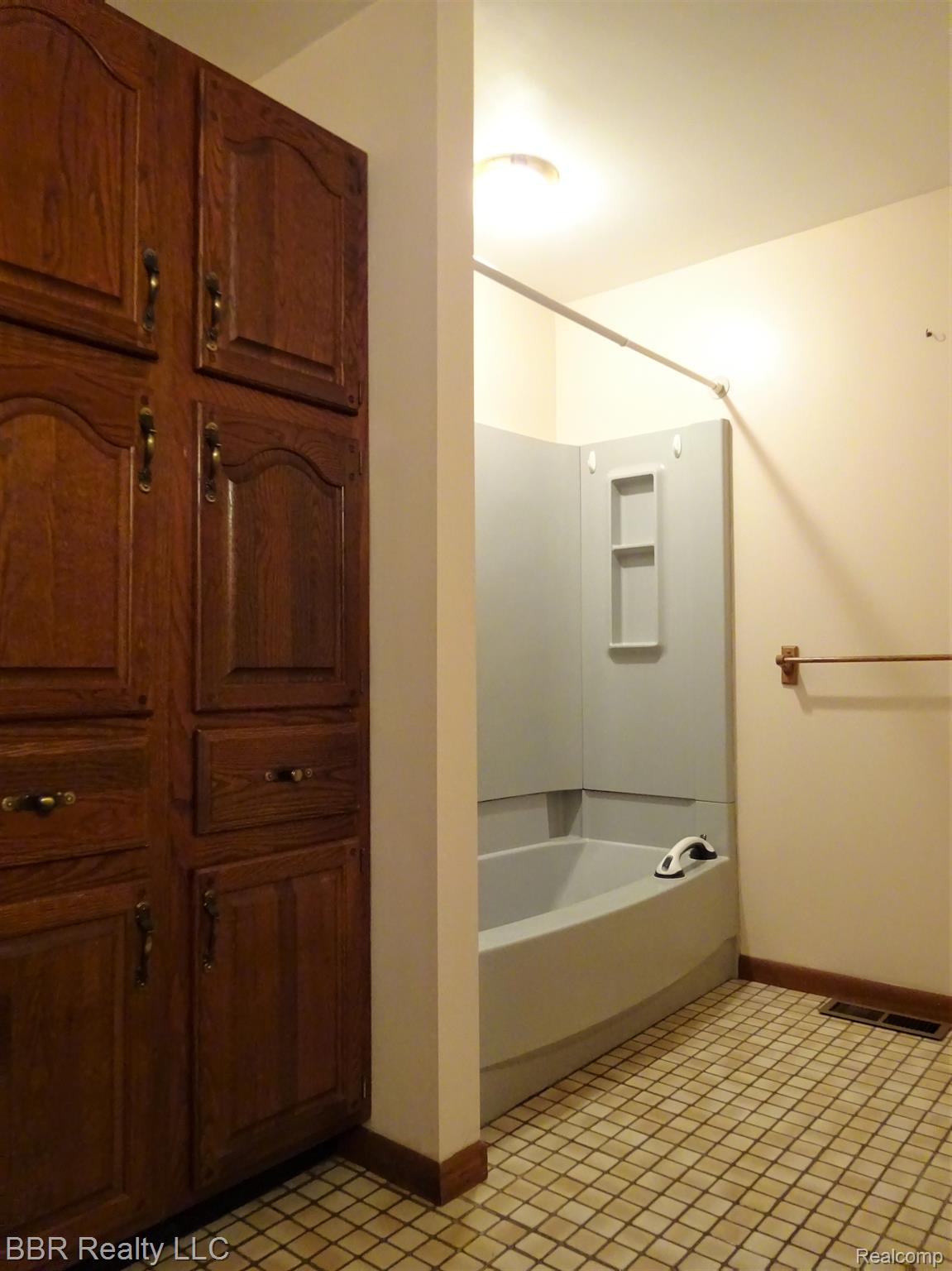 18615 Emit Road Riverview, MI 48193 - Photo 12 of 48