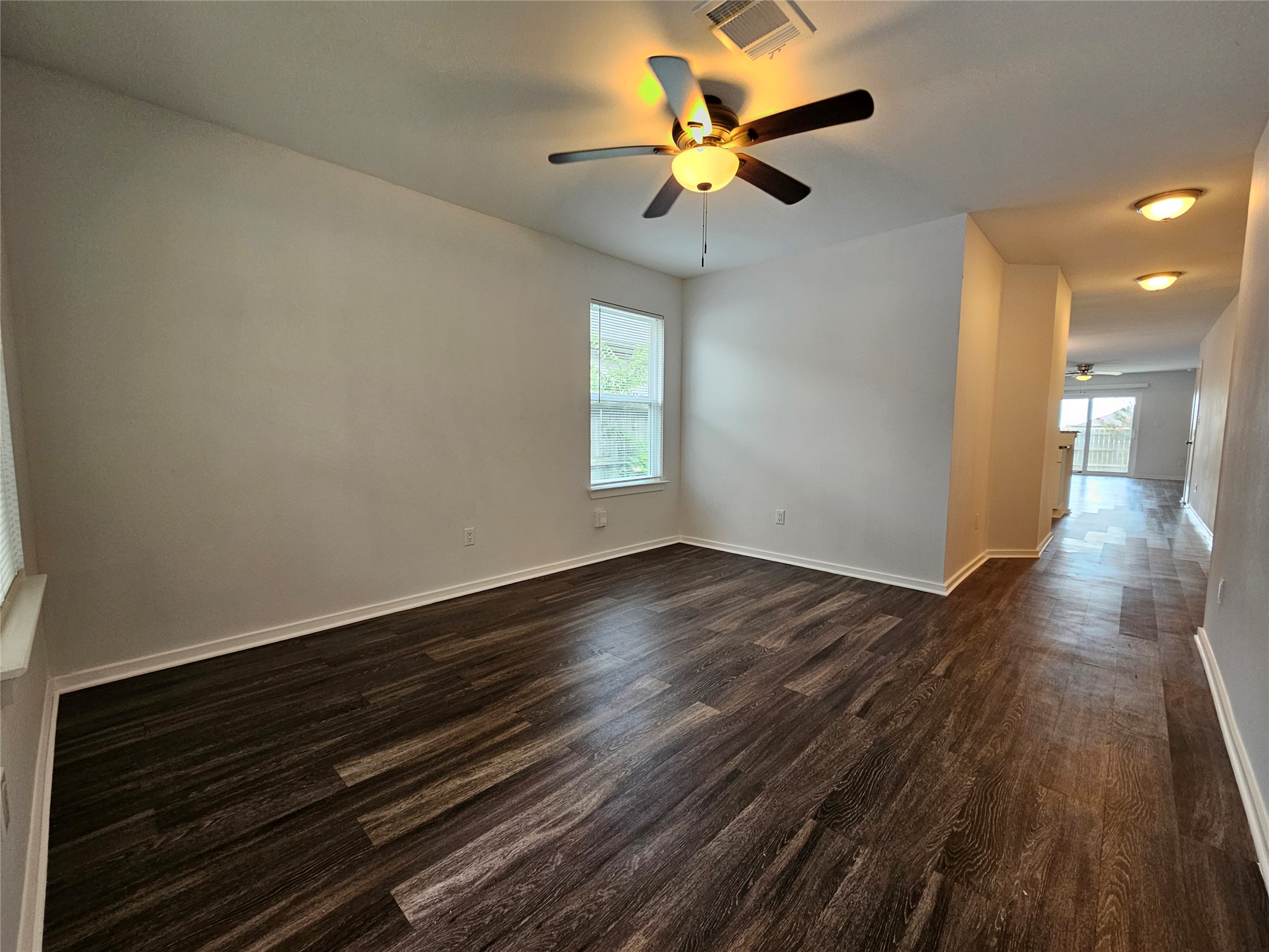 16721 Hamilton Point Circle Manor, TX 78653 - Photo 3 of 32