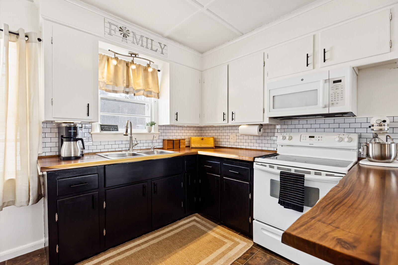1655 River Road Clinton, ME 04927 - Photo 5 of 29 5 kitchen view