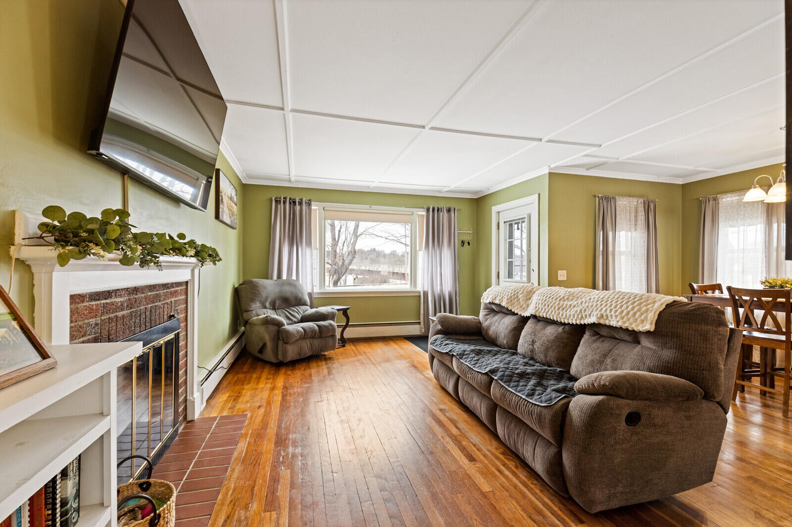 1655 River Road Clinton, ME 04927 - Photo 8 of 29 8 living room