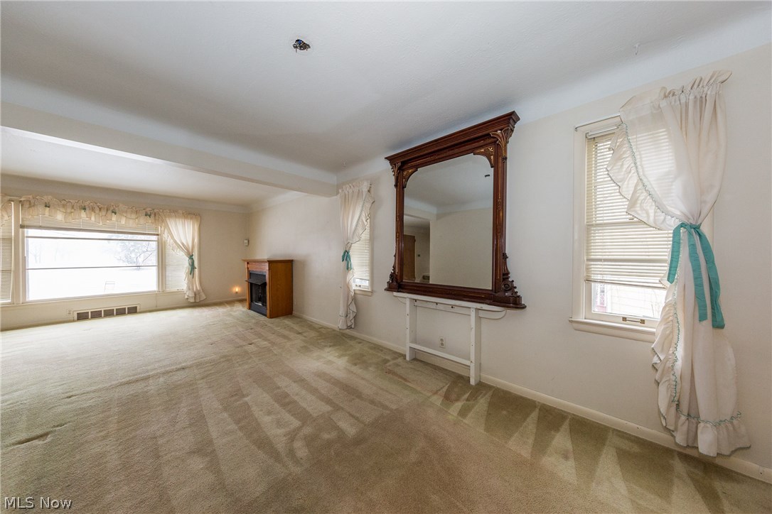 2267 Edgerton Road Cleveland, OH 44118 - Photo 6 of 33