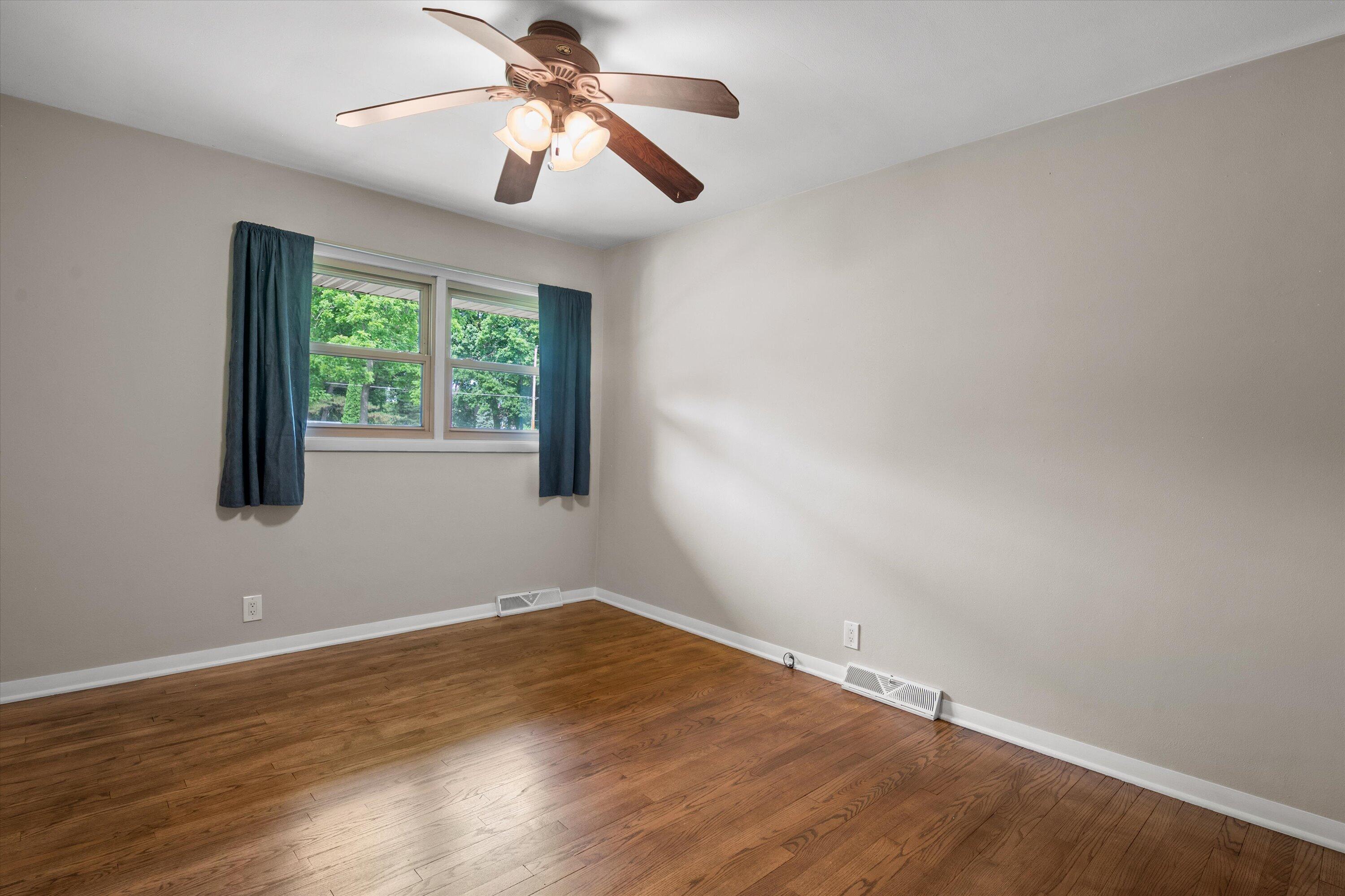 928 Mill Road Delafield, WI 53018 - Photo 24 of 43 24-DSC4045