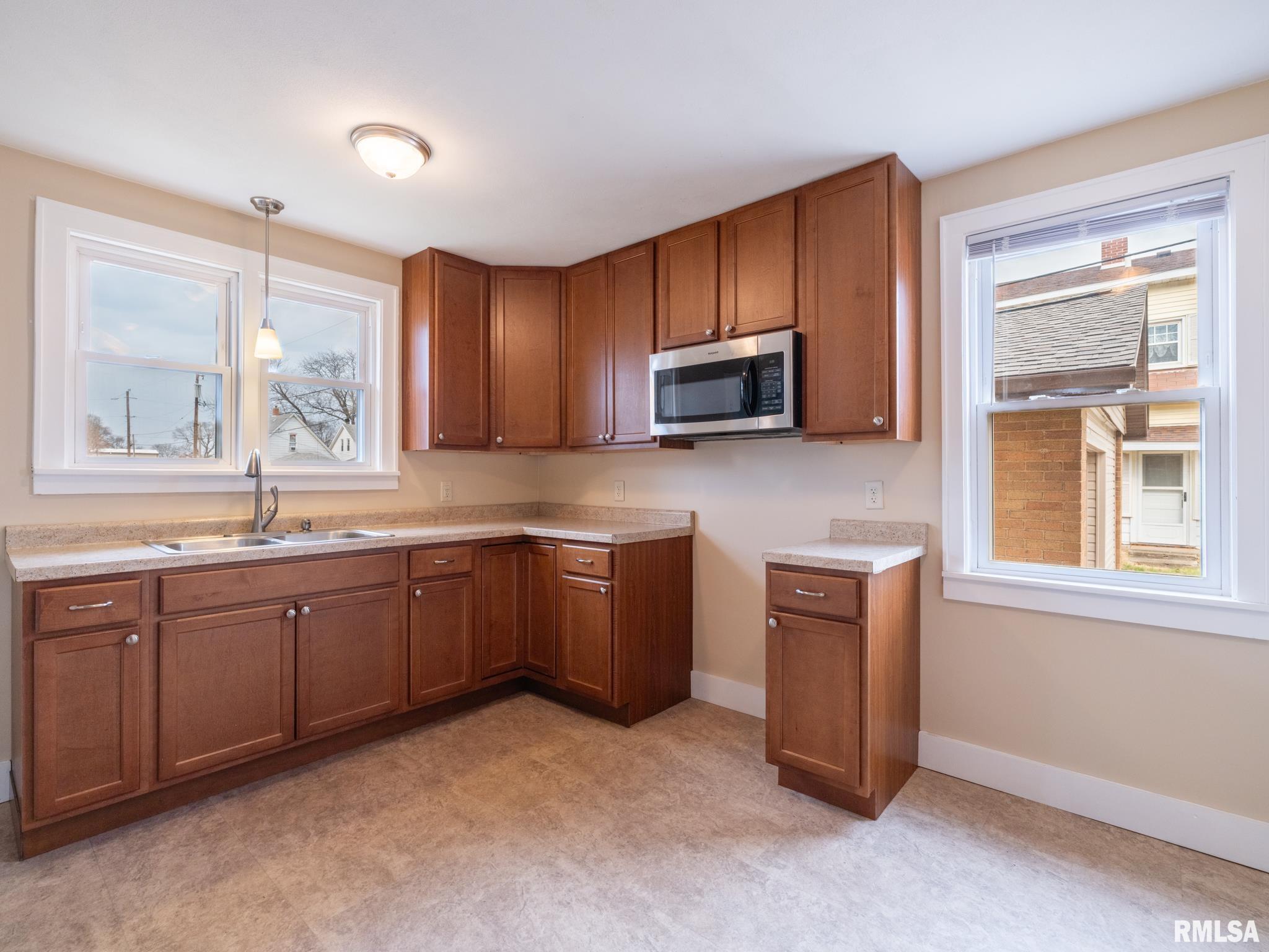 305 Washington Street Pekin, IL 61554 - Photo 14 of 45