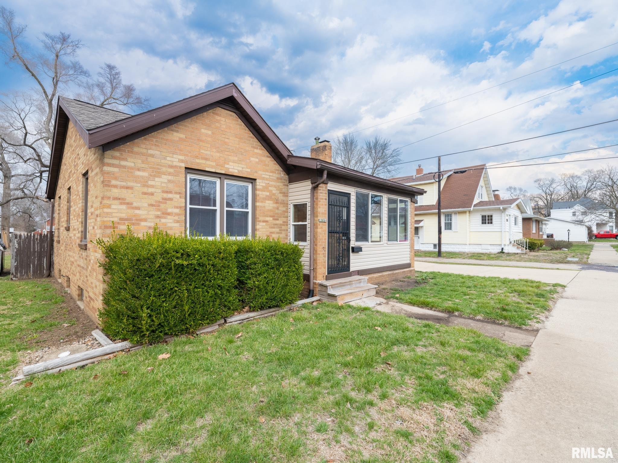 305 Washington Street Pekin, IL 61554 - Photo 2 of 45