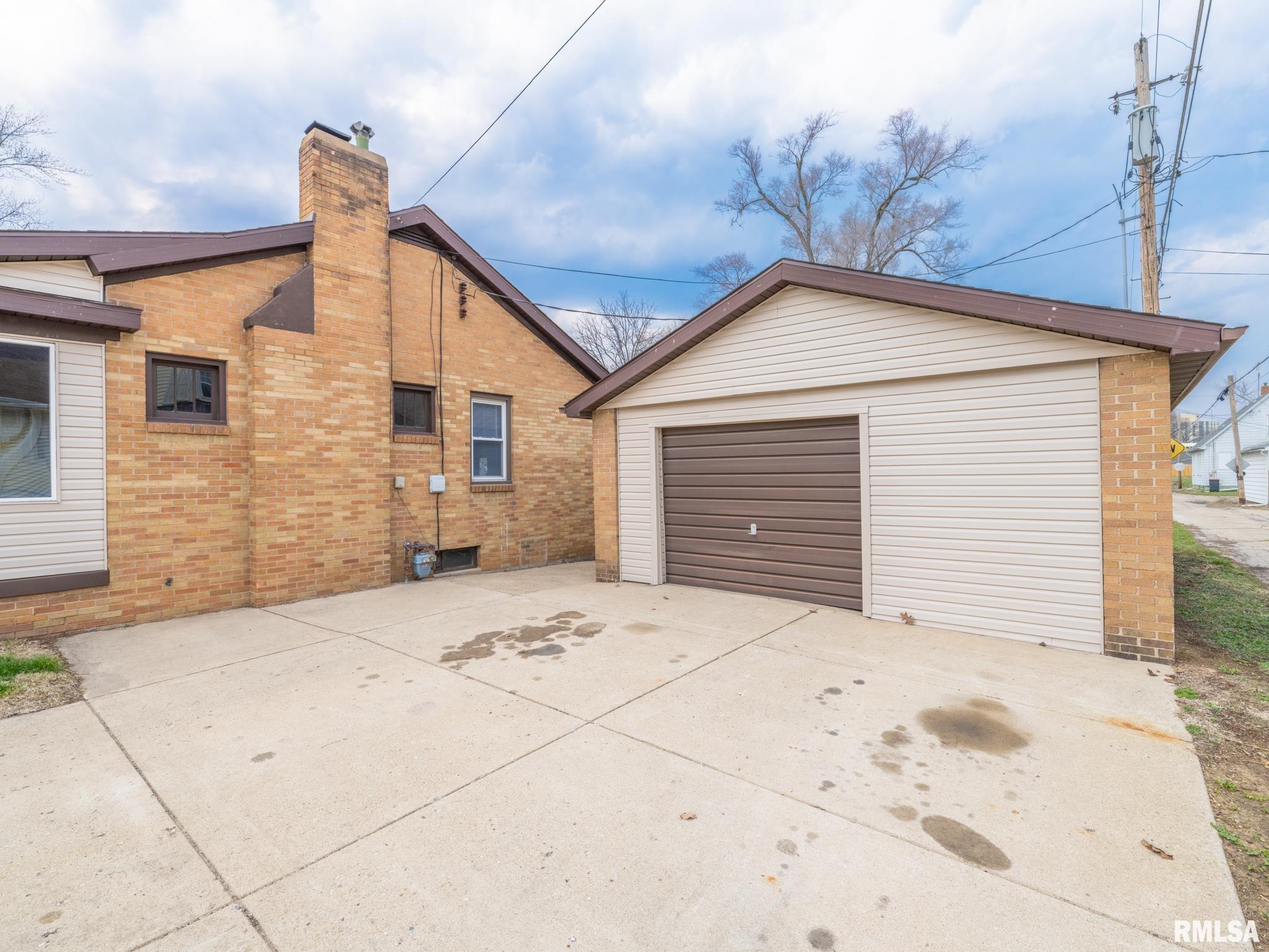305 Washington Street Pekin, IL 61554 - Photo 42 of 45