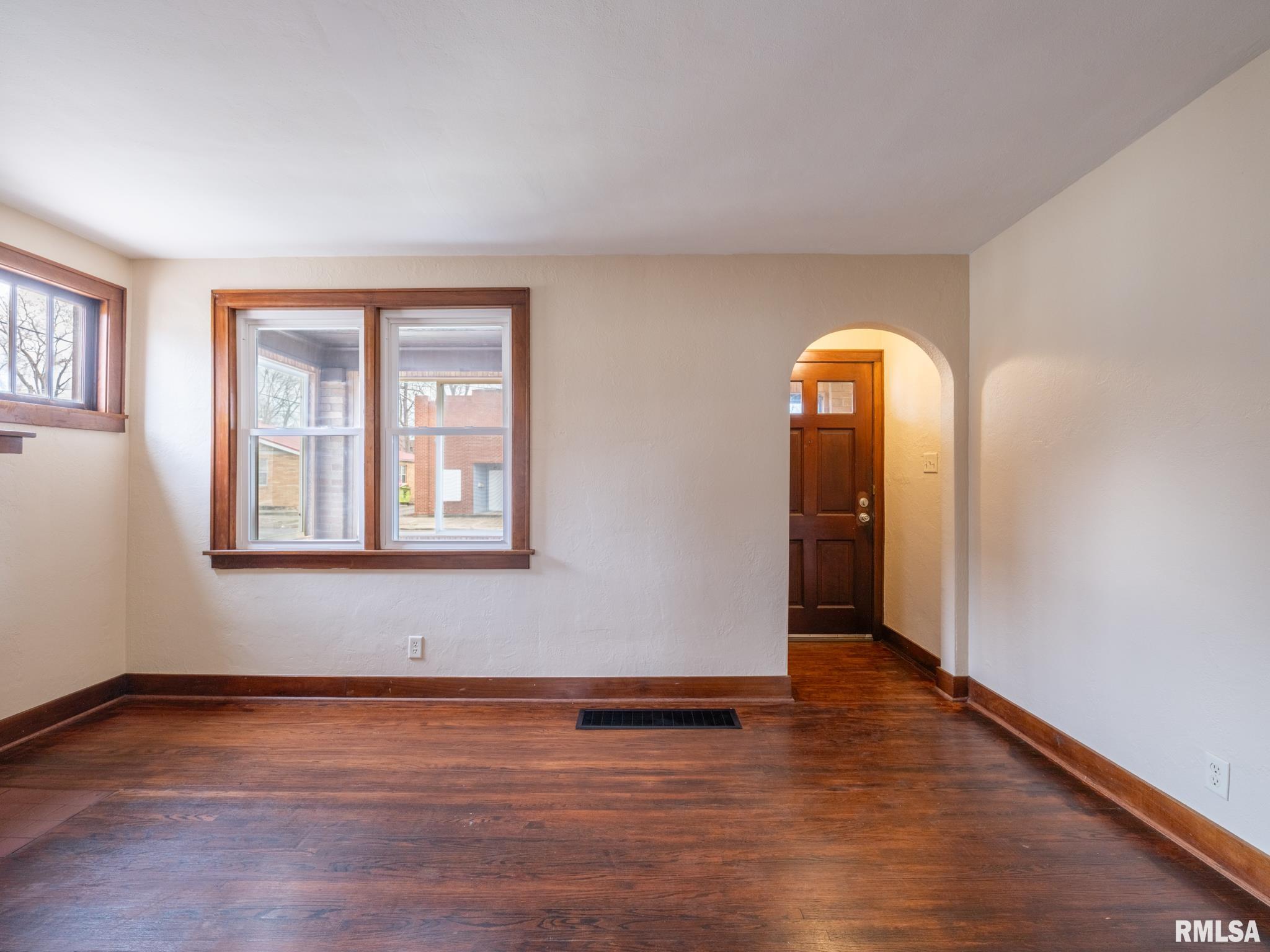 305 Washington Street Pekin, IL 61554 - Photo 8 of 45
