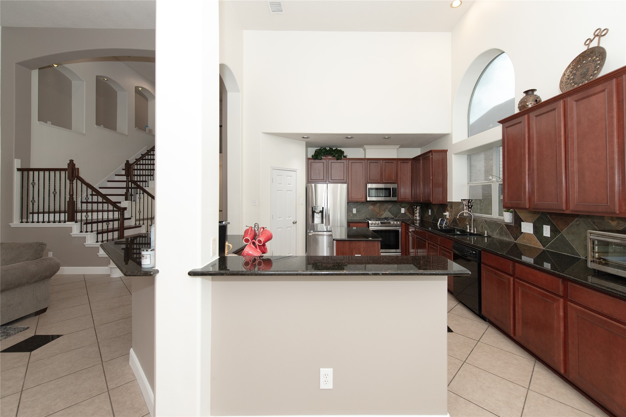 1914 Lakeside Crossing Katy, TX 77494 - Photo 19 of 44 a kitchen with lots of counter top space