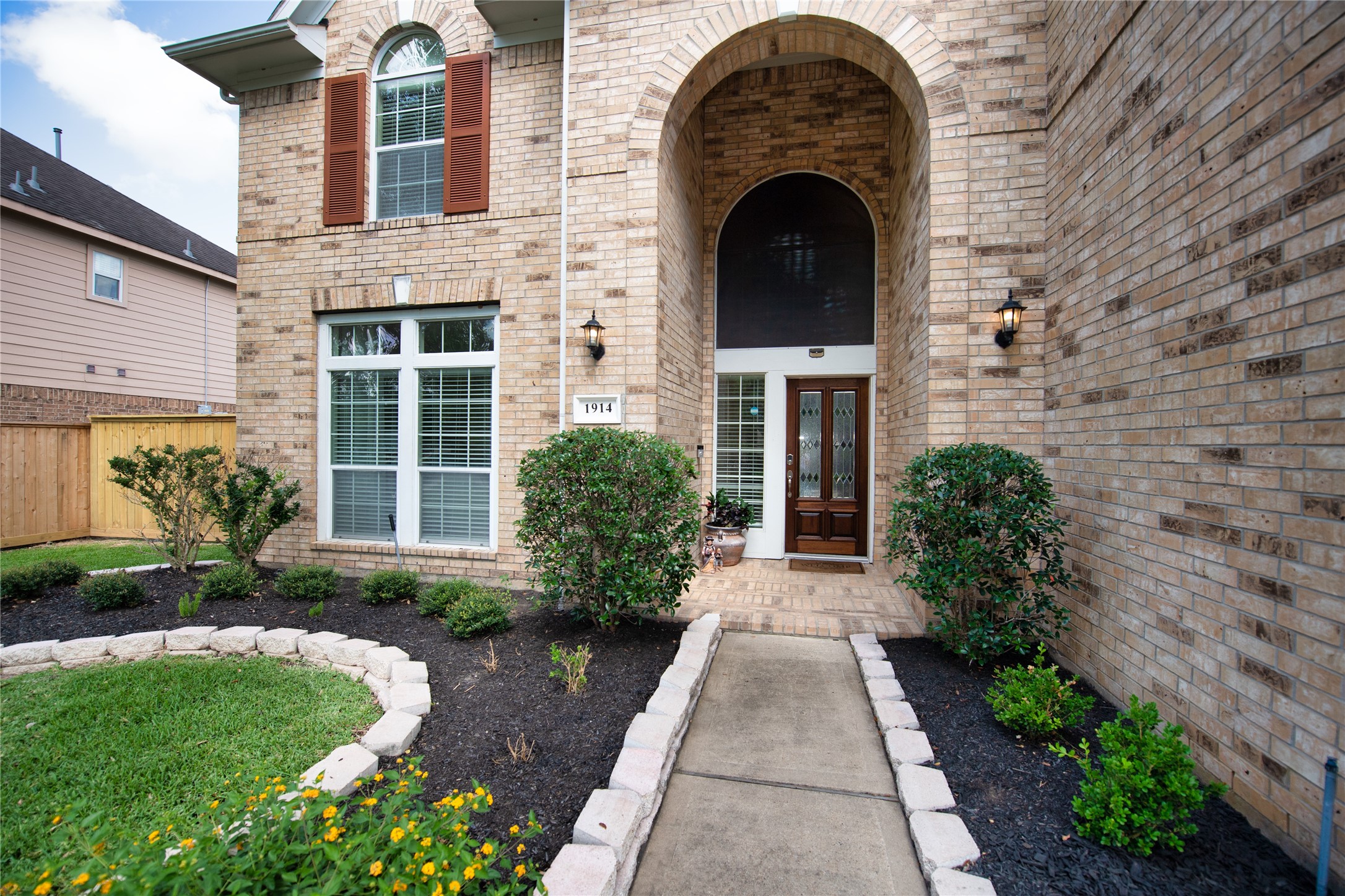 1914 Lakeside Crossing Katy, TX 77494 - Photo 43 of 44 a front view of a house with garden