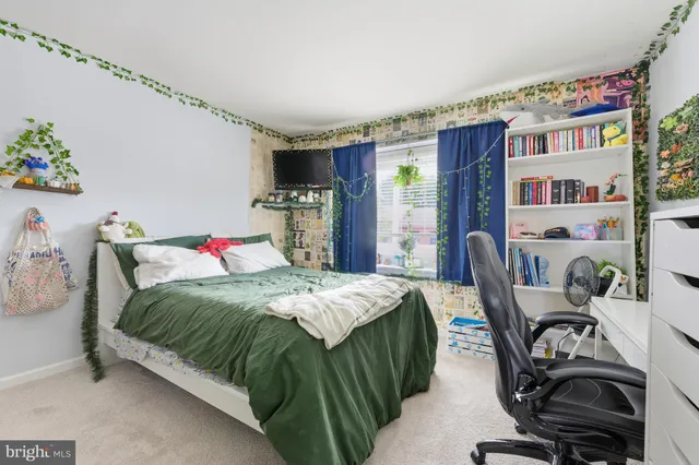 a bedroom that has a bed and a chair in it