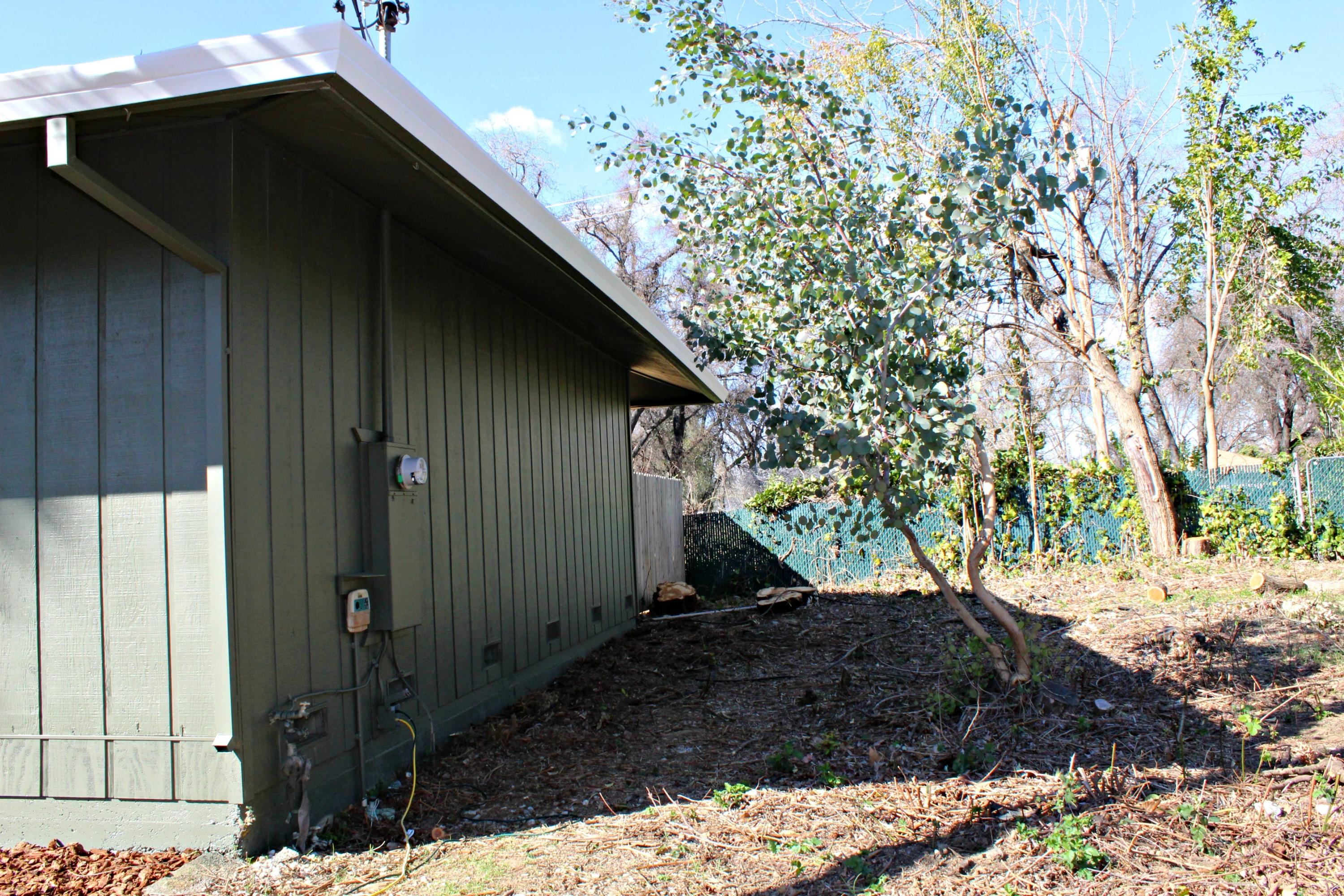 5420 Willow Road Redding, CA 96001 - Photo 45 of 46 SIDE/RV