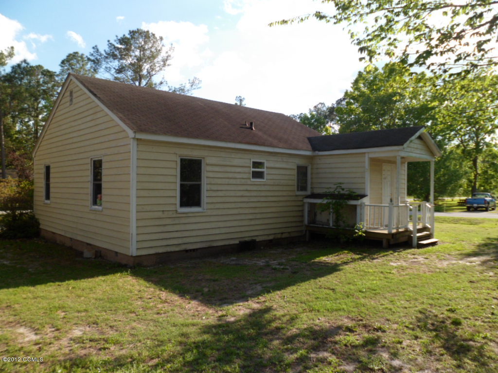 400 Sandy Point Road New Bern, NC 28560 - Photo 8 of 8 rear