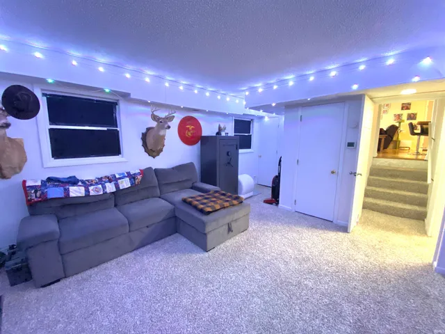 $194,900 | 406 East Jackson Street, Farmland, IN 47340