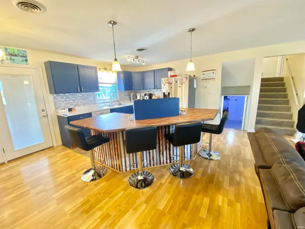 $189,900 | 406 East Jackson Street, Farmland, IN 47340