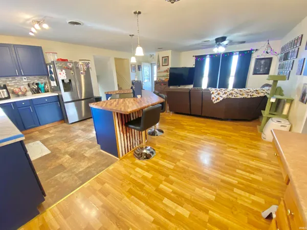 $189,900 | 406 East Jackson Street, Farmland, IN 47340