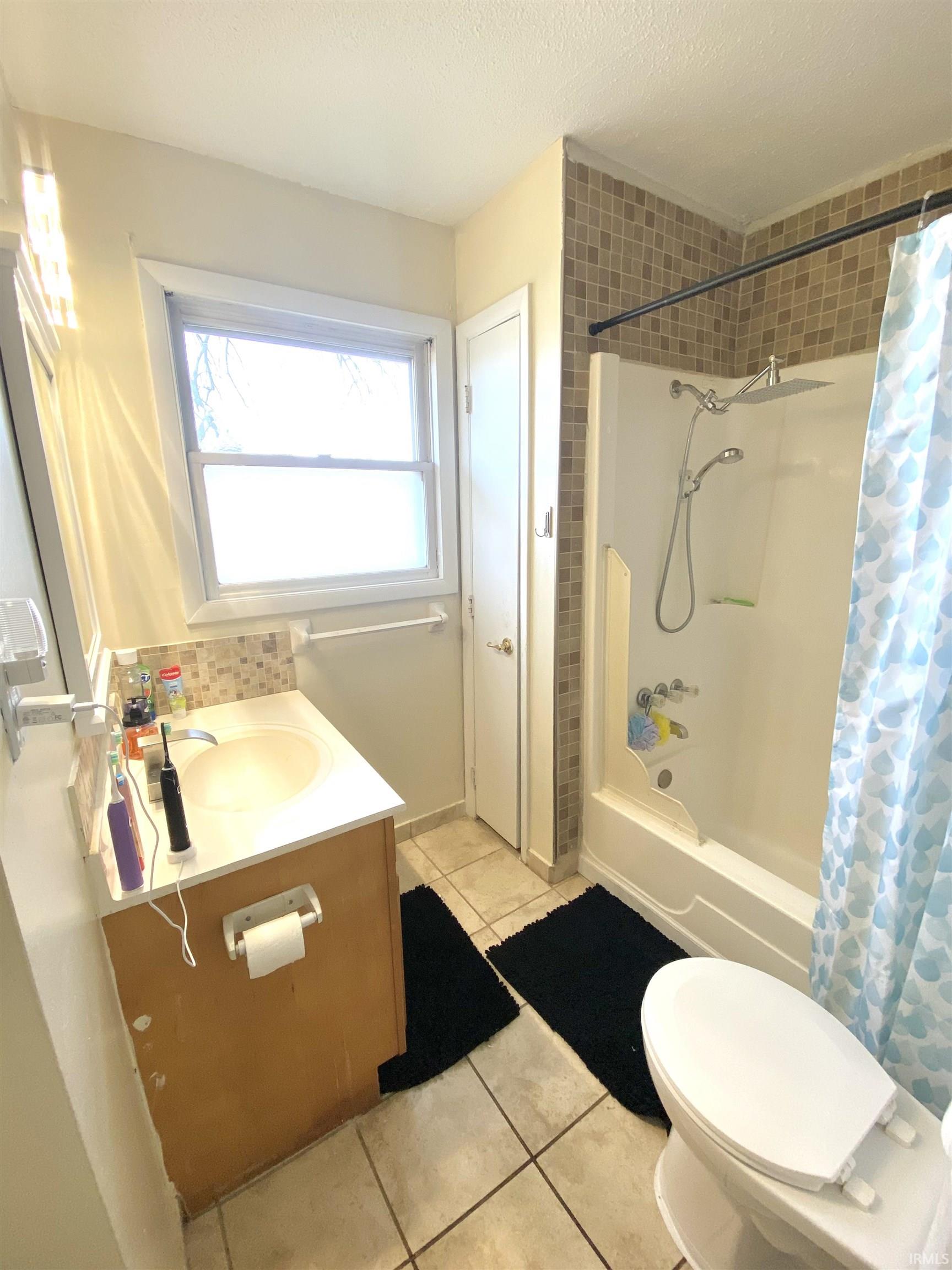 406 East Jackson Street Farmland, IN 47340 - Photo 5 of 24