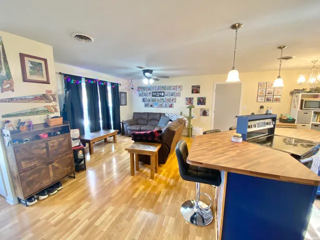 $194,900 | 406 East Jackson Street, Farmland, IN 47340