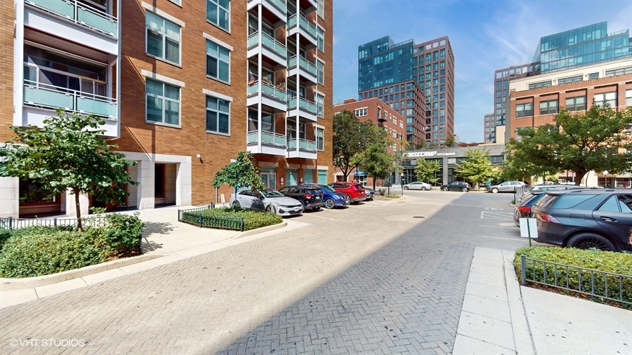 949 West Madison Street, Unit 401 Chicago, IL 60607 - Photo 1 of 14 a view of a building and a street