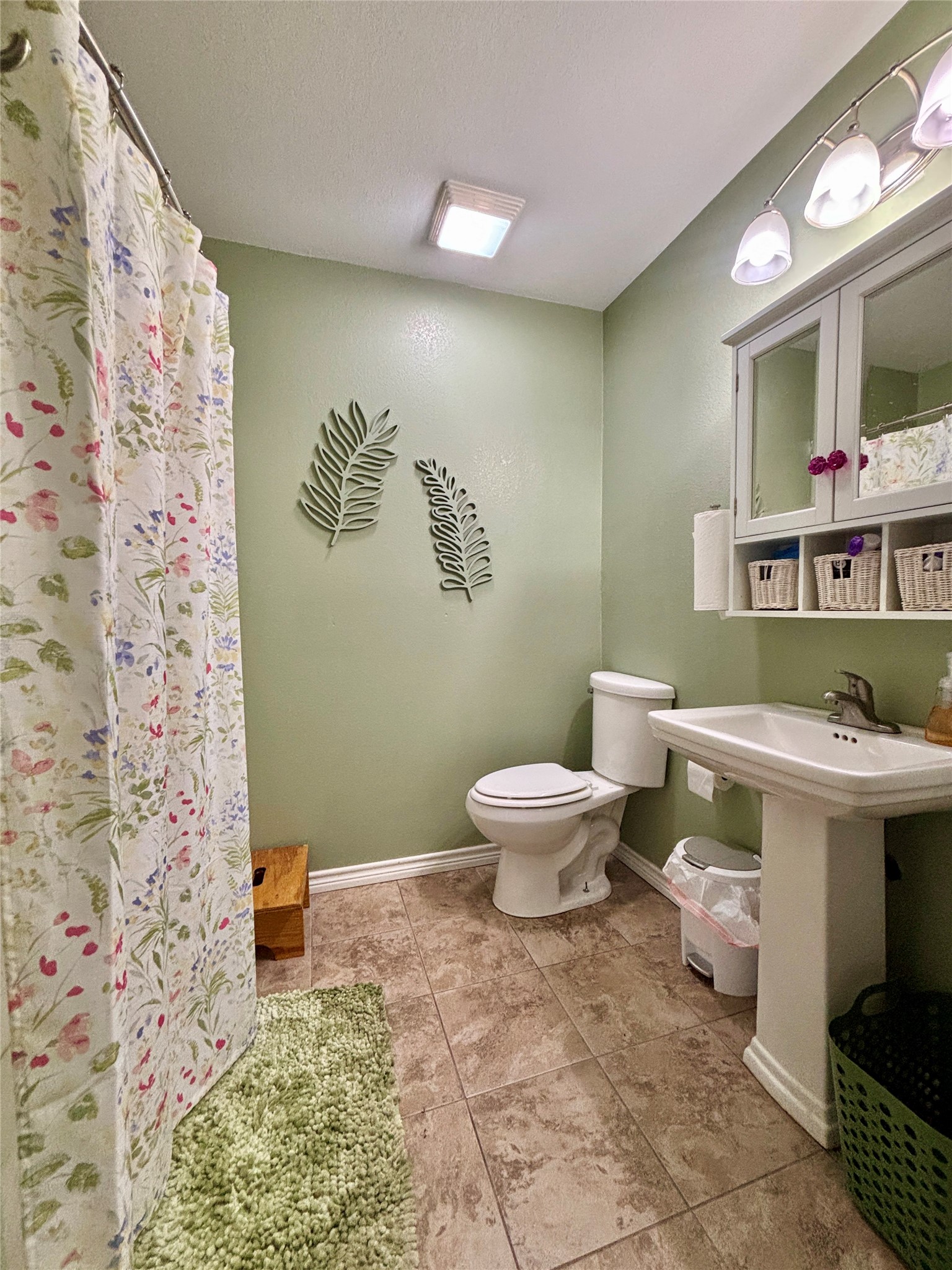 509 Seakist Road Port Lavaca, TX 77979 - Photo 42 of 48 Barndo Hall Bath