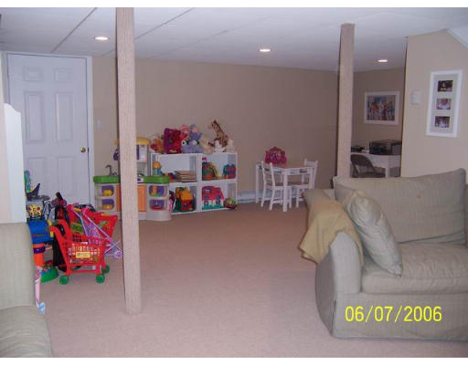 22 Robin Road Wakefield, MA 01880 - Photo 12 of 15 Gallery Image 12