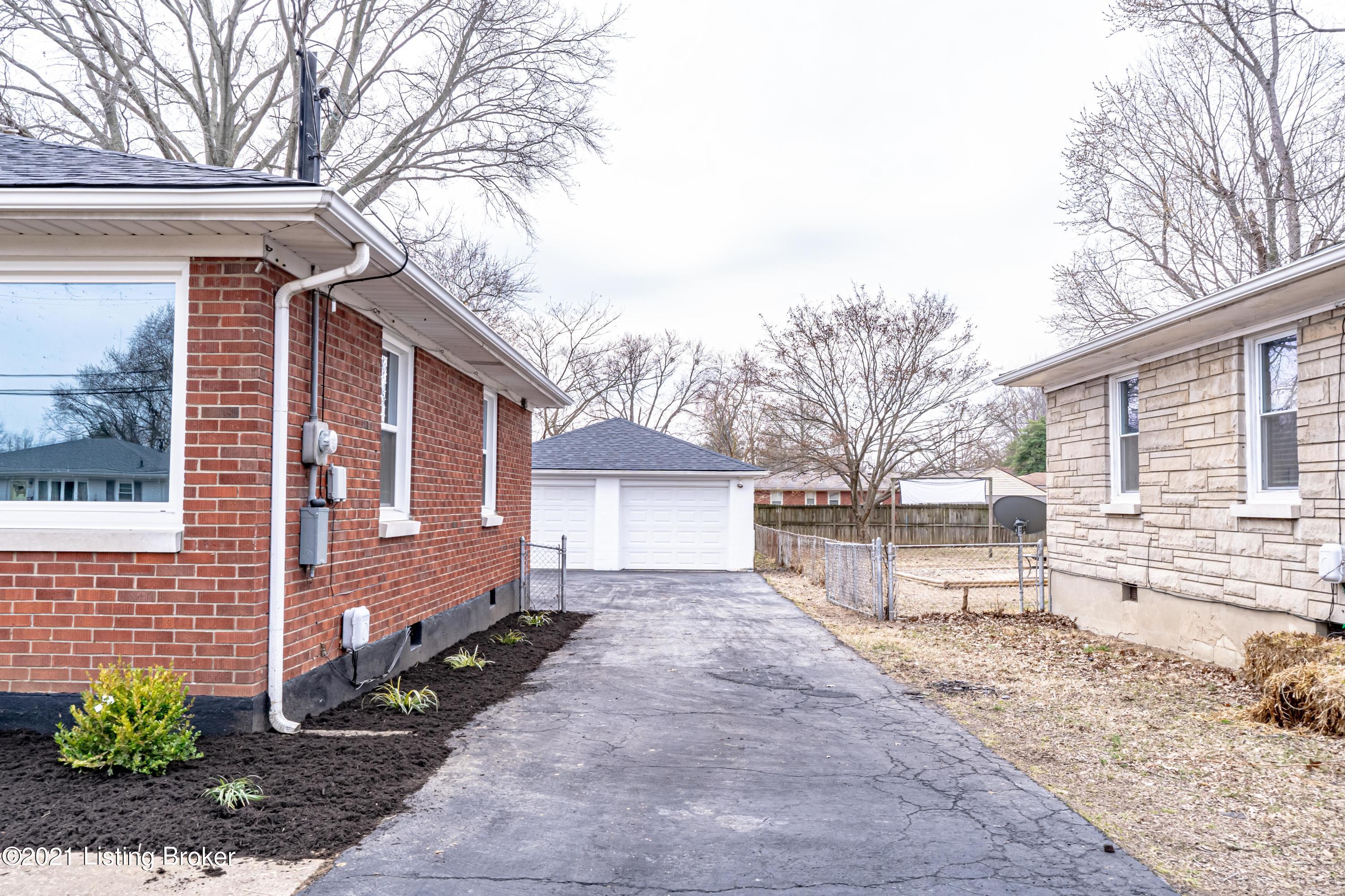 5230 Maryman Road Louisville, KY 40258 - Photo 6 of 55 DSC09798