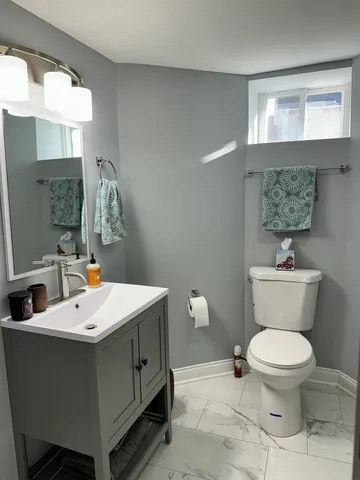 $2,900 | 473 East Elm Street, Sycamore, IL 60178