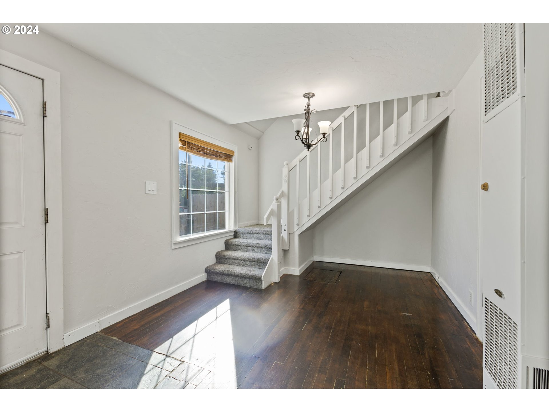 560 Southwest Birch Street Dallas, OR 97338 - Photo 8 of 22 Gallery Image 8