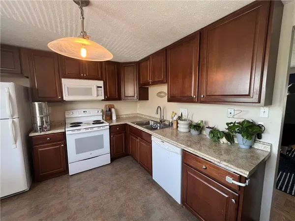 $1,695 | 3000 Ridge Road, South Park, PA 15129