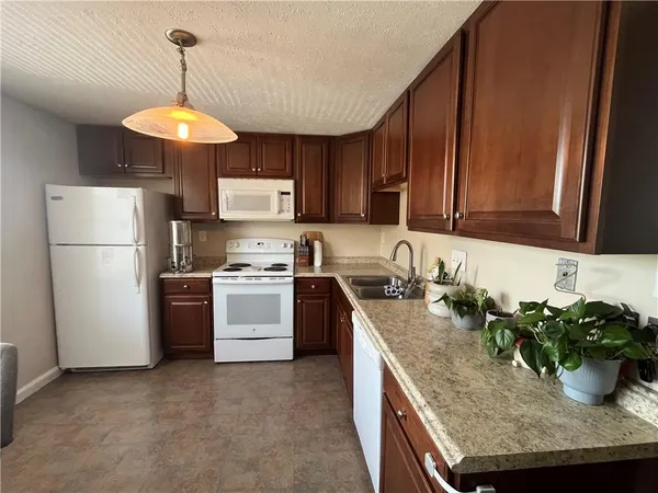 $1,695 | 3000 Ridge Road, South Park, PA 15129