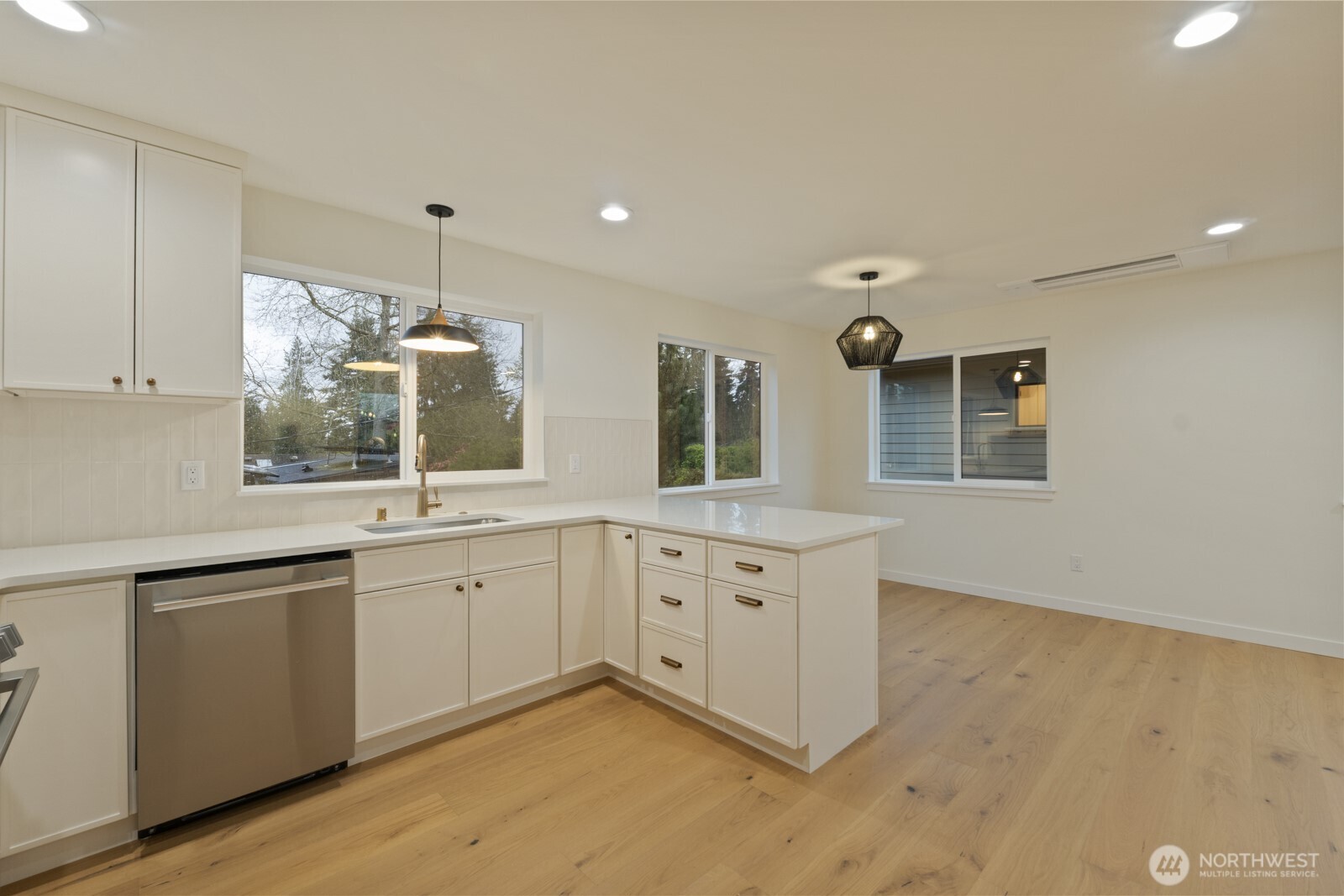 2731 Northeast 87th Street Seattle, WA 98115 - Photo 11 of 26
