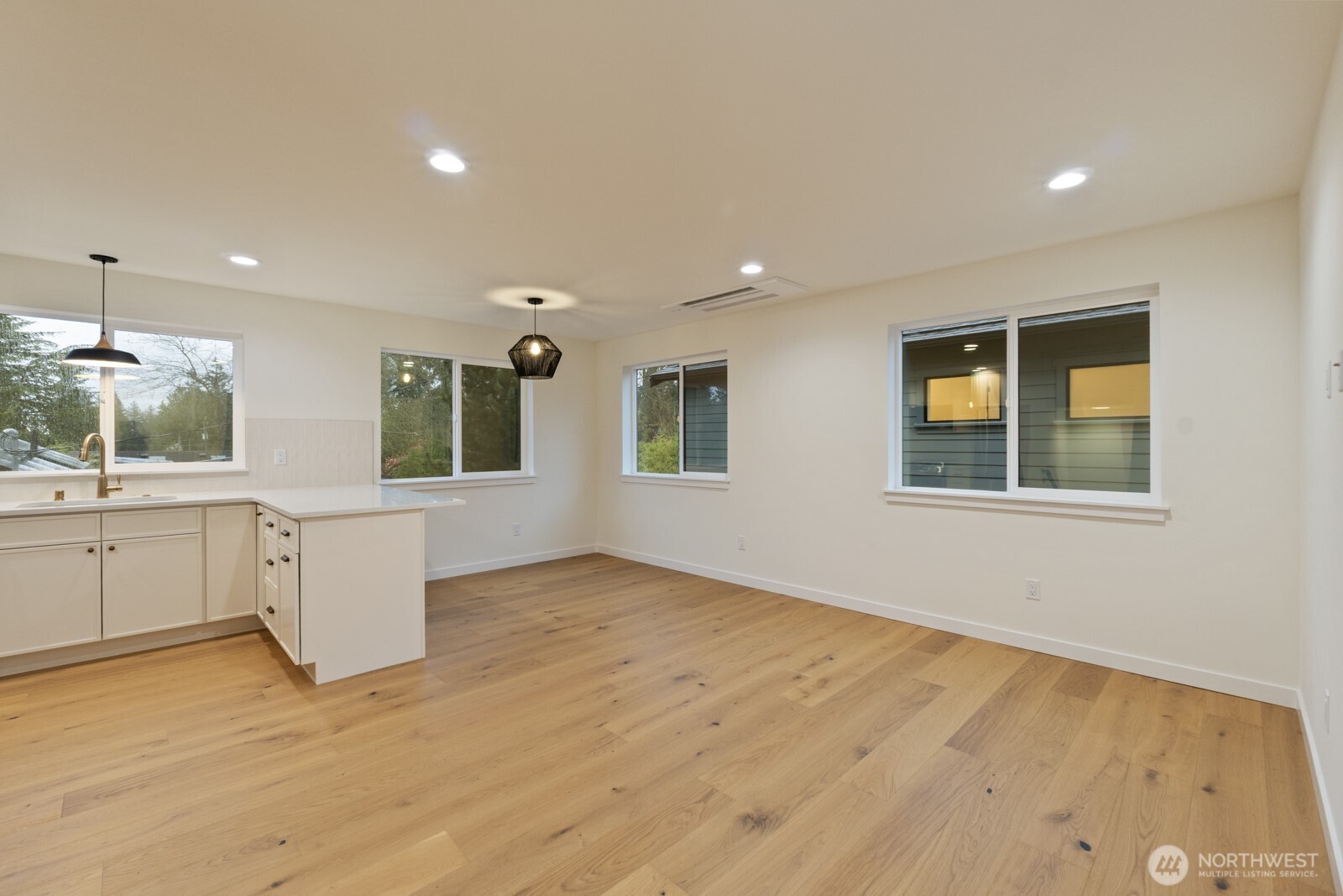 2731 Northeast 87th Street Seattle, WA 98115 - Photo 13 of 26