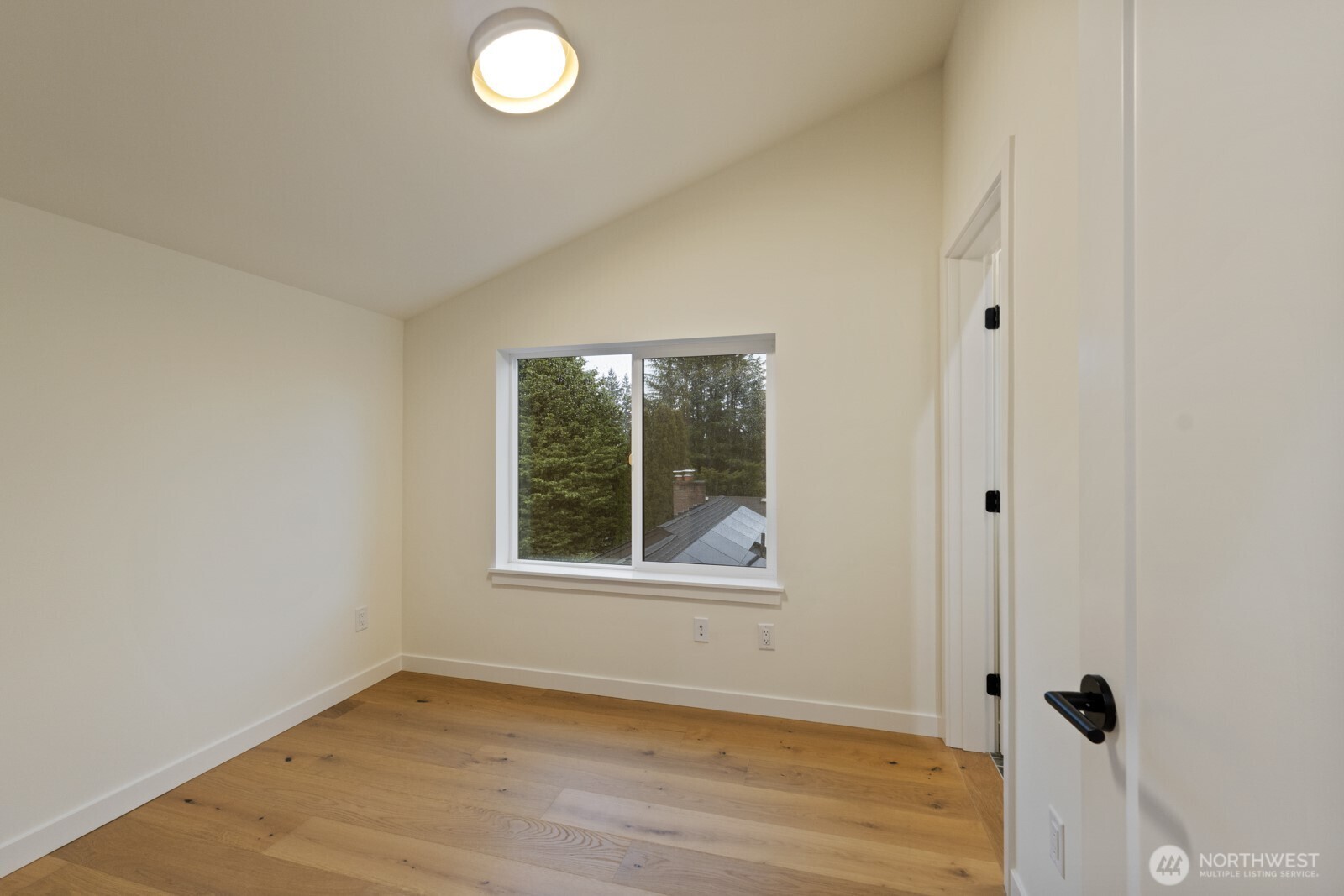 2731 Northeast 87th Street Seattle, WA 98115 - Photo 14 of 26